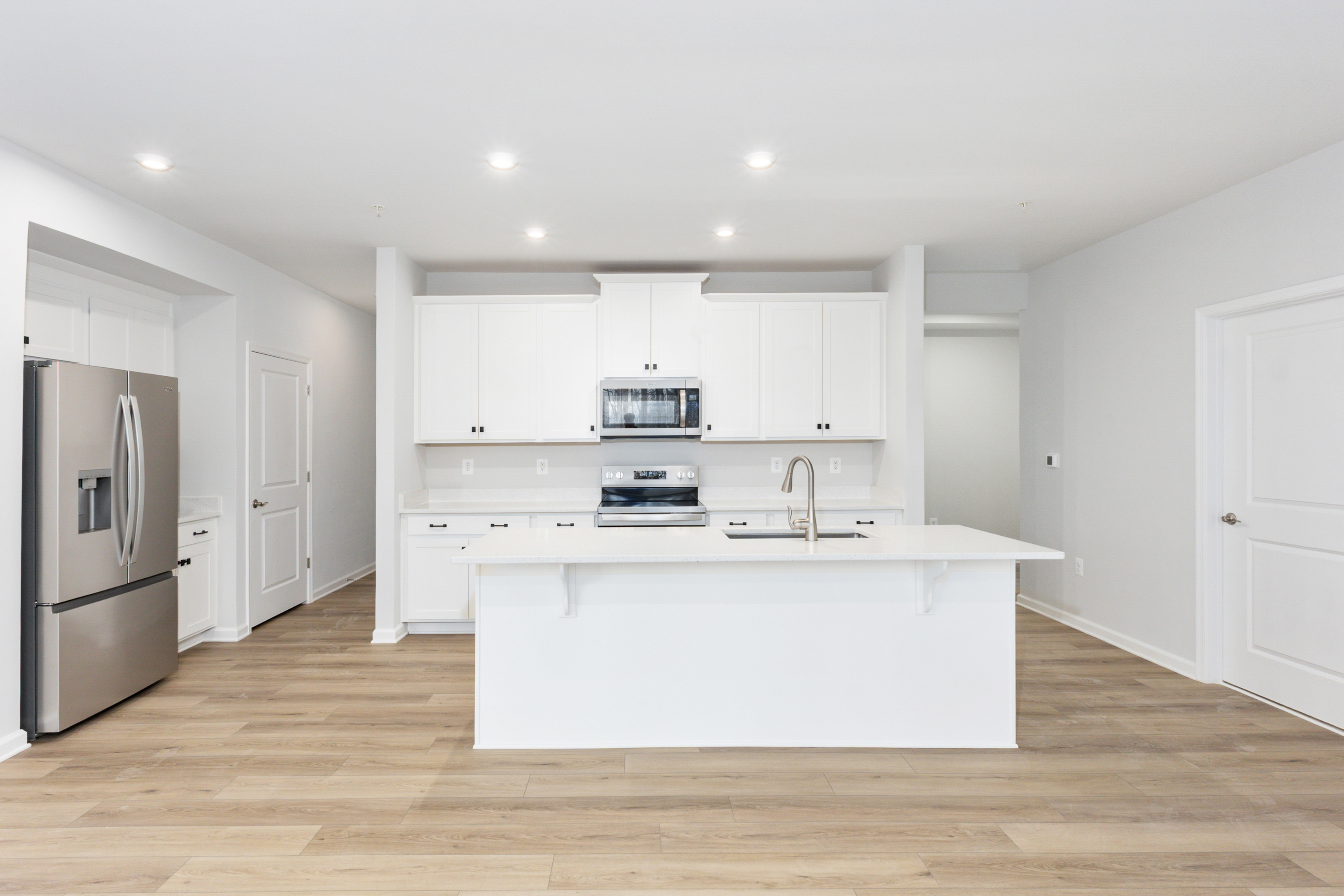 Mia Kitchen 2